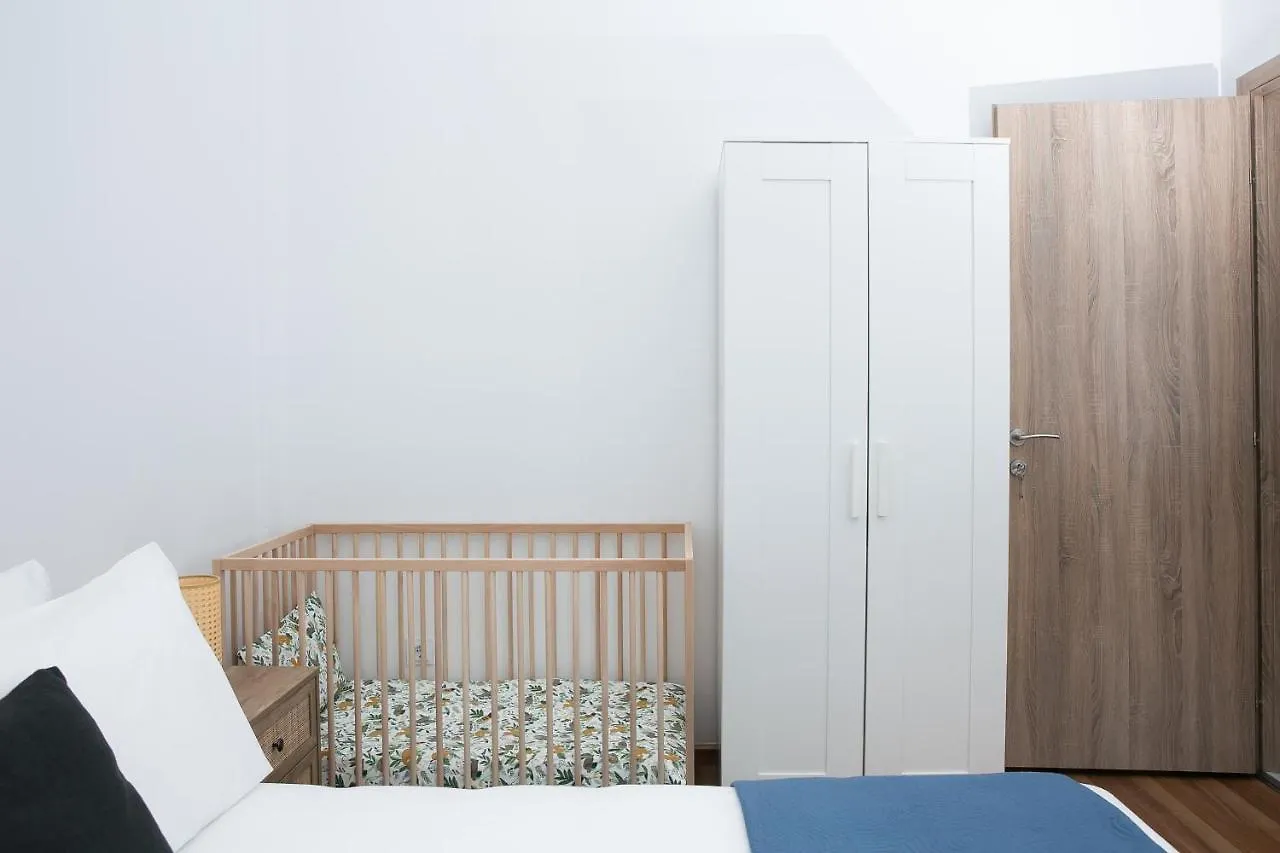 Spacious Luminous Central Thessaloniki Apartment