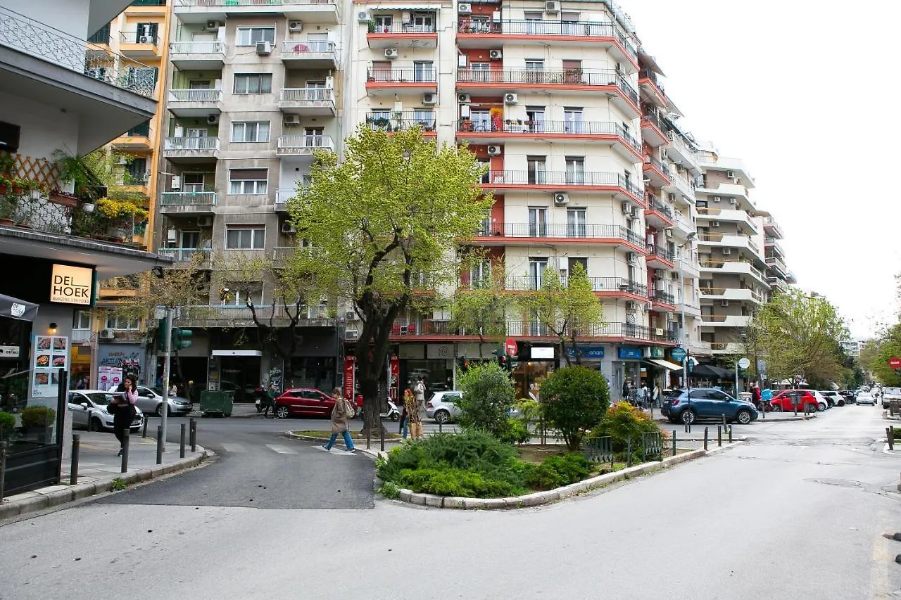 Spacious Luminous Central Thessaloniki Apartment
