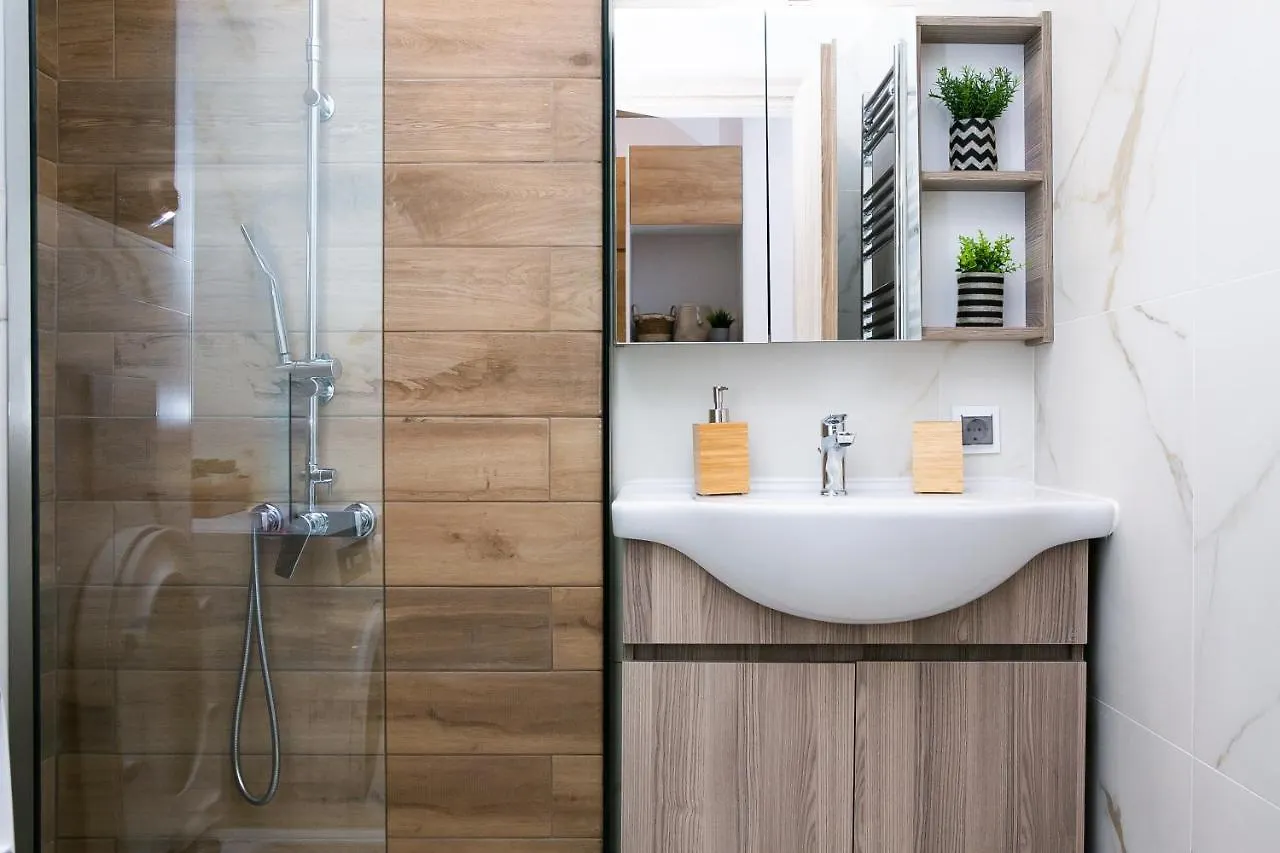 Spacious Luminous Central Thessaloniki Apartment